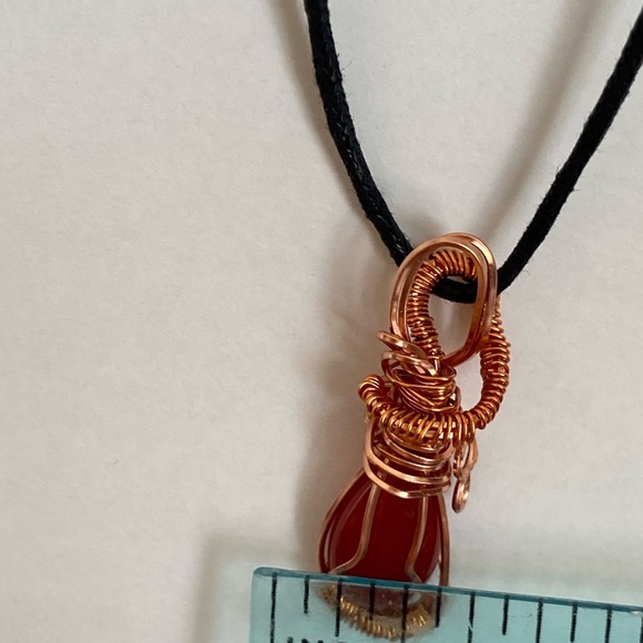 Natural red jade wirewrapped pendant necklace - Picture 5 of 5